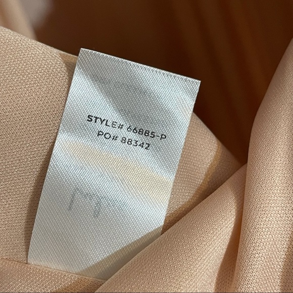 Lulu’s NWT Thoughts Of Hue Gardenia Formal Dress - Picture 3 of 12